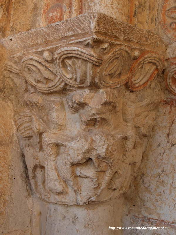 CAPITEL DE PONIENTE EN LA PORTADA. 